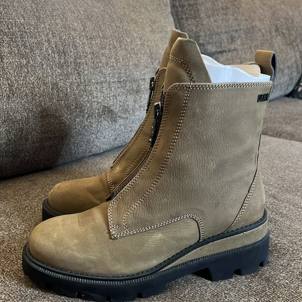 DKNY Leather 'Seren' Lug Sole Front-Zip Combat Boot Khaki Green, Size 8.5‎